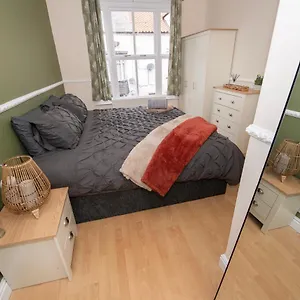 emmadale-bridington-town-centre-sleeps-10.yorkshirehotels.net/